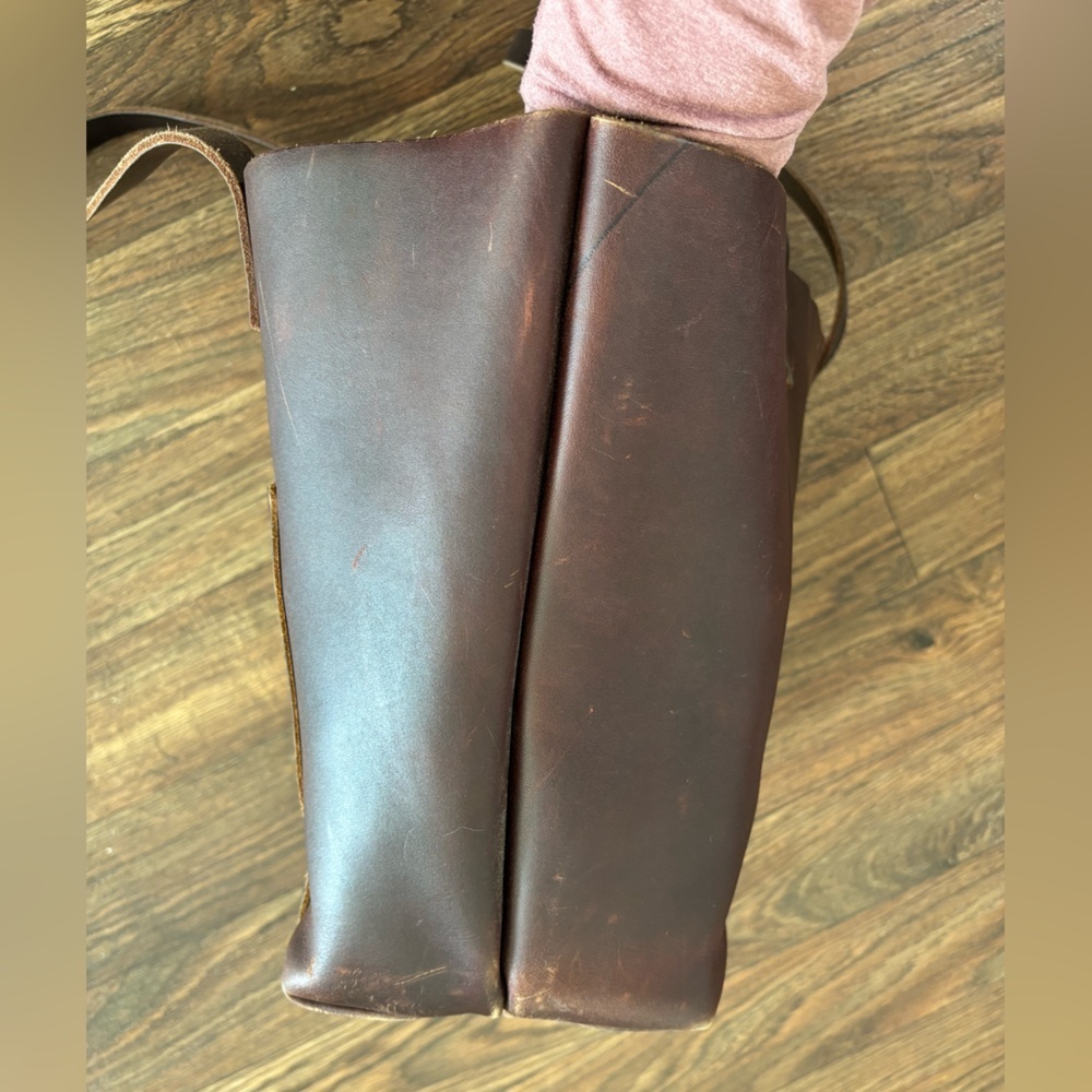 Portland Leather Handmade Classic Medium Tote Bag - Picture 10 of 14